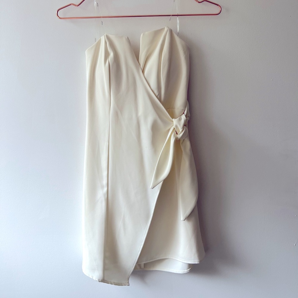 Off White Sweetheart Faux Wrap Dress by Trixxi NEW - Picture 3 of 7